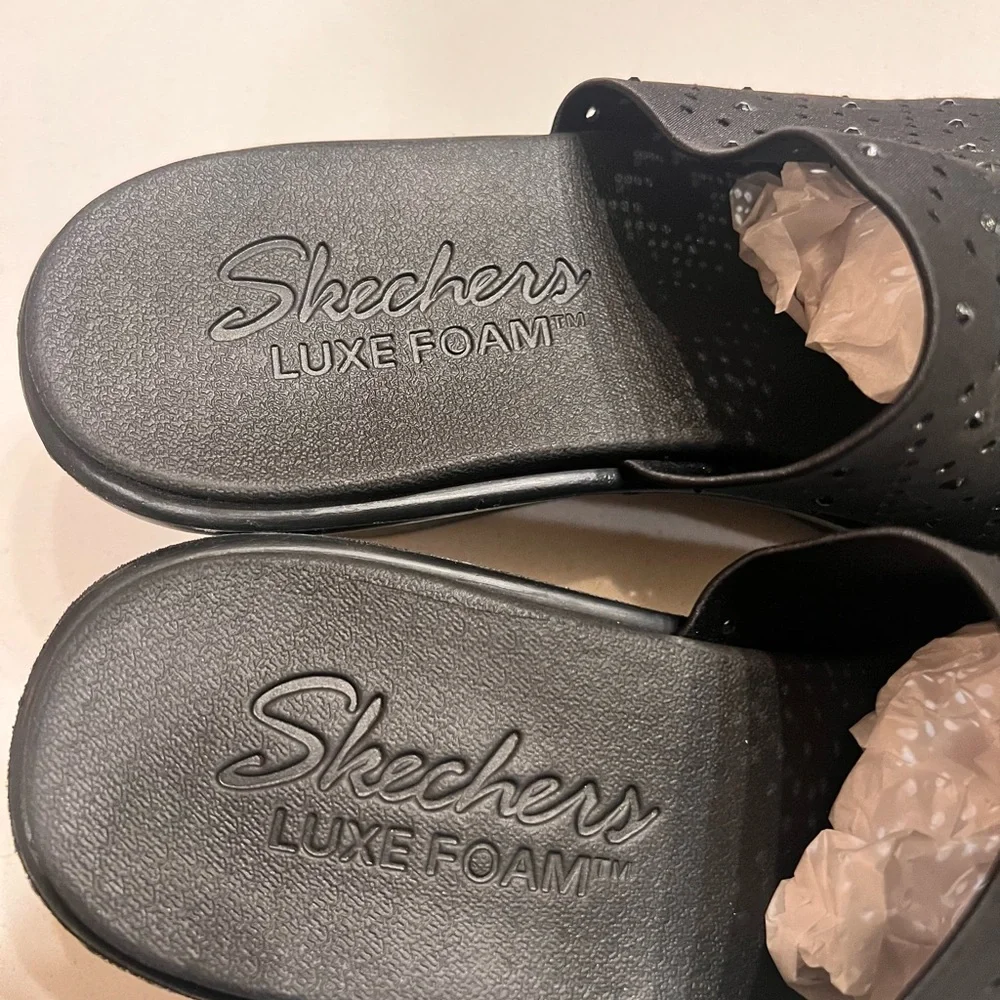 Skechers Luxe Foam Wedge Sandals - Picture 3 of 4